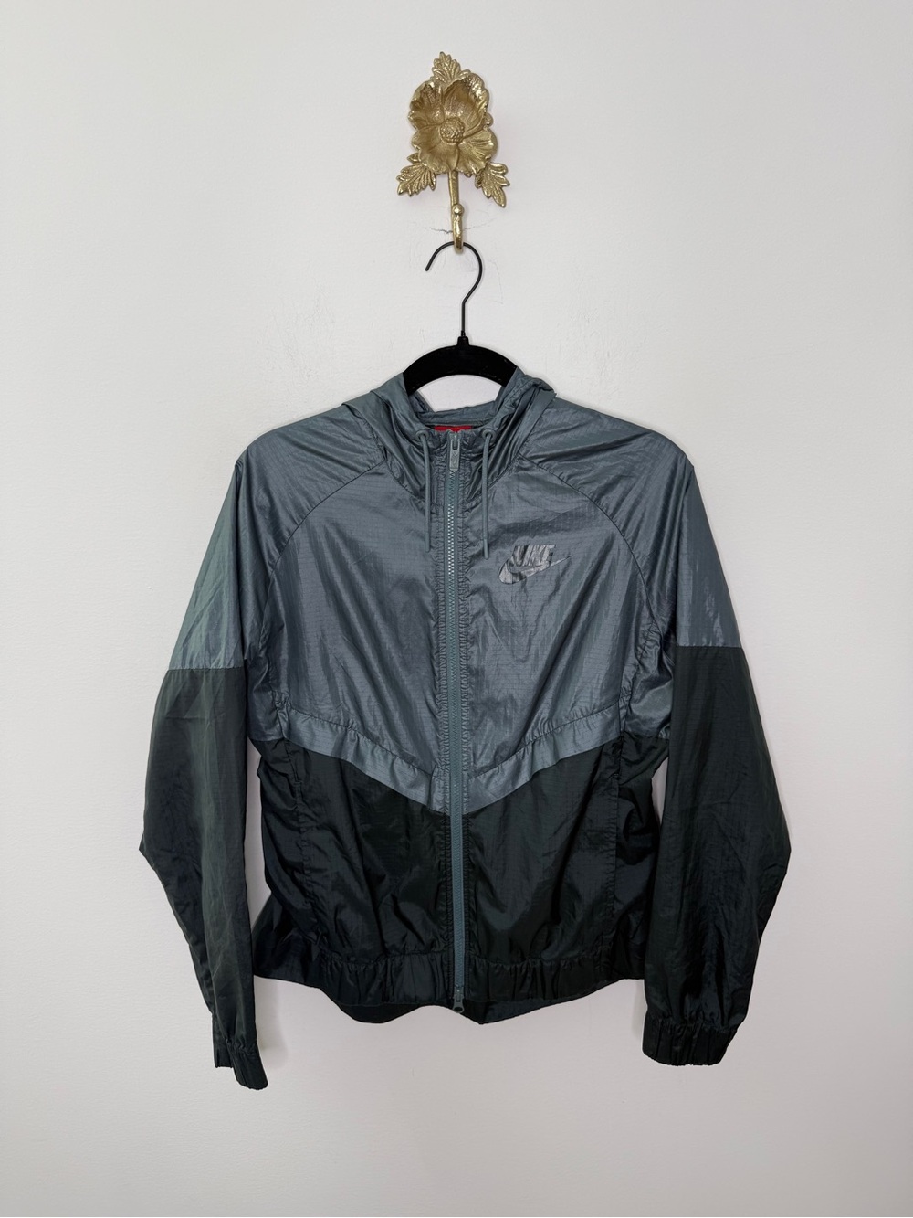 Nike Windrunner Jacket in "Seaweed" M